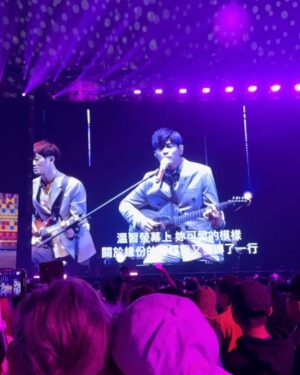 Lee Chien-Na Instagram - 從第一張專輯就開始購買
每天上課前 下課後一定跟姐姐在家瘋狂練唱
一到KTV就是一連串周杰倫 停不下來
經過24年了
依然是粉絲
第一次進大巨蛋 第一次看周杰倫（票太難買了）
滿滿的回憶
謝謝你創造那麼多好棒的音樂

#周杰倫
#破蛋