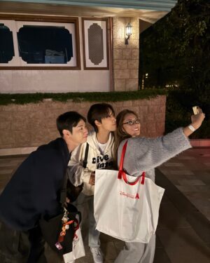 Lee Eun-jae Instagram - 2024 위대한 재쓰비를 도와주신 많은 분들 정말 감사했습니다 열화와 같은 성원이 있다면 다시 돌아올 수도 있지 않을까요? ㅎ ㅏㅎ ㅏ 눈이 올랑 말랑은 지금 바로 음원 사이트 어디서든 확인하실 수 있습니다💥
