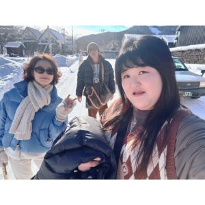 Lee Gook-ju Instagram - 🤍
아니 셋이 잘나온 사진이 이렇게 없다고??
먹고 노느라 사진을 신경 못썼뉍 😭
브이로그 편집 하다가.. 급 생각나서 쓱 올려보는 사진 
그나저나..편집 언제 끝나냥 괜찮아 넹넹넹 넹넹넹 🎶
