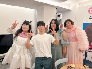 Lee Gook-ju Instagram - #전참시 오늘 안보면 후회하겠쥬??
분명 기루언니 생일로 시작했는데.. 사진보니까
퍼레이드 인형들 같기도 하고.. 엄청 웃고 엄청 먹은날🤍
#신기루 #이국주 #풍자 #수리수리상수리 
그리고... #흑백요리사 #평가절하 #박정현셰프님 👍🏻
