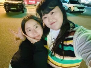 Lee Gook-ju Instagram - 고생 많았어 단비얌♥️
7년을 넘게 함께한 스타일리스트 
새로운 도전을 하는 너에게 아쉽고 속상하지만 응원할게 
단비 덕분에 아~ 좋은 이별도 있구나 생각했어
7년동안 한결같이 언니 예쁘게 챙겨줘서 고마웠구
사랑스럽게 마지막까지 마무리 잘해주고 가서 또 고마웠어
같은 동네니까 자주보자♥️ @danbi_gk