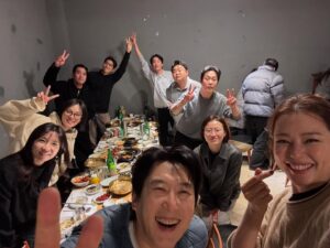 Lee Ha-nee Instagram - .
함께여서 그저 좋았다.
축복같은 동료들.
(시상식 끝나고 새벽2시부터 회식하는 미친사람두라…)
사랑해❤️