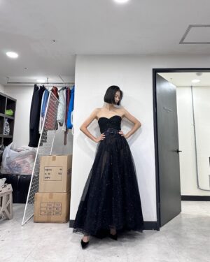 Lee Hyun-yi Instagram - 그 시즌이 돌아왔어요🥹
드레스… 골라주실래요?!!
예쁜드레스가 너무 많아요!!!