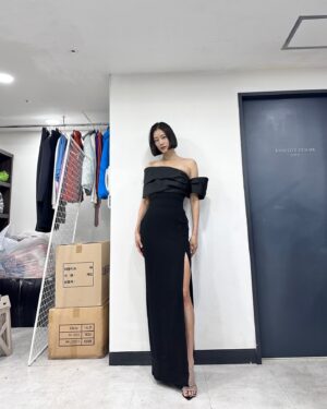 Lee Hyun-yi Instagram - 그 시즌이 돌아왔어요🥹
드레스… 골라주실래요?!!
예쁜드레스가 너무 많아요!!!