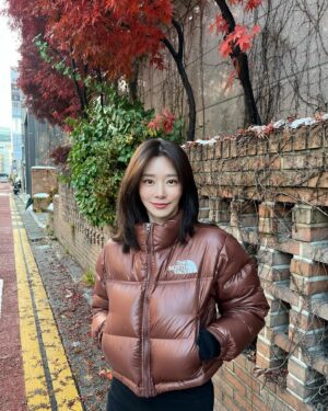 Lee Ju-bin Instagram - ⛄️ #ad #노스페이스 #눕시패딩