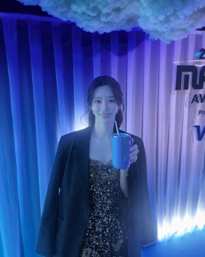 Lee Ju-bin Instagram - 무대 뿐만 아니라 백스테이지까지 완벽했던 #2024mamaawards💙
(제 꼬리뼈는 아주 괜찮아요☺️)
