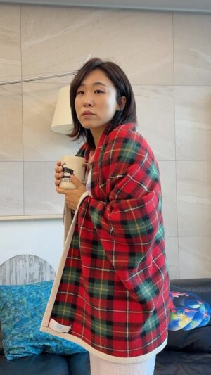 Lee Mi-do Instagram - 요즘 릴스에서 많이 보이는 트리이길래 저도 따라해 봤어요.. 
크리스마스 너낌 물씬🎄 
안치우고 계속 둬도 됨😉 

#이거시나의최선이어따 
#해피크리스마스
#실물로보면더예쁨