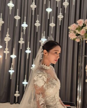 Lee Min-jung Instagram - 다시 웨딩드레스 ^^