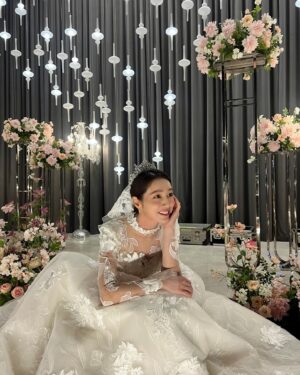 Lee Min-jung Instagram - 다시 웨딩드레스 ^^