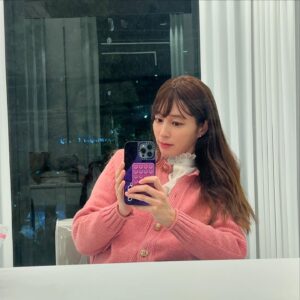 Lee Min-jung Instagram - 안농 이제 낼 이 긴 머리 잘라…. 잘가 머리카락들아…..