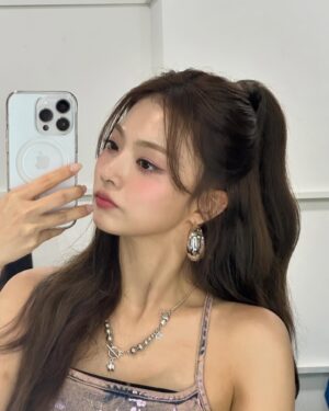Lee Na-gyung Instagram - Girl in the mirror