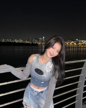 Lee Na-gyung Instagram - 다시 흑발 😎