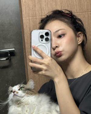 Lee Na-gyung Instagram - 다시 흑발 😎