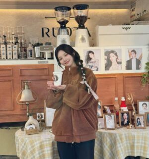 Lee Si-woo Instagram - 금호랑 첫 커피차 🦊☕️
🫶🏻 @bigpicture_ent