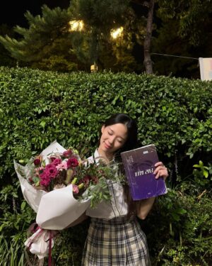 Lee So-e Instagram - 종우 오빠랑 열심히, 재미나게 찍은 작품이 공개되었습니다🐥
작품은 비글루에서 보실 수 있습니다:) 

https://vigloo.onelink.me/SrIM/dfjb71dk