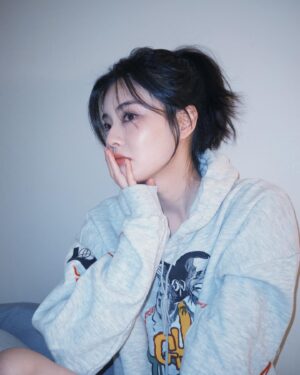 Lee Sun-bin Instagram - 🫨