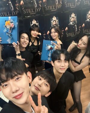 Lee Sun-mi Instagram - 시켜줘 명예 JYP