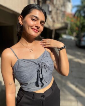 Leher Khan Instagram - If all the pictures have one thing in common. It’s the fact that I don’t know what to do with my hands 😂