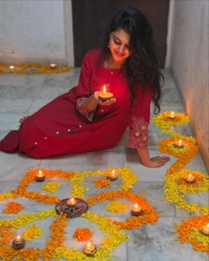 Leher Khan Instagram - Happy Diwali to all 🪔✨