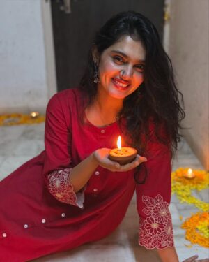 Leher Khan Instagram - Happy Diwali to all 🪔✨