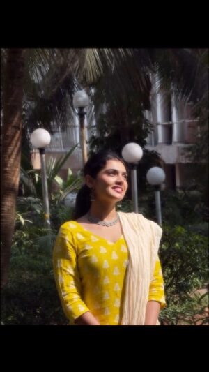 Leher Khan Instagram - This beautiful song is out, if you haven’t heard it here is a reminder for you all, and if you have, then I m sure it’s on loop already 🤍🌸 

Shot by - @abhishek_kotadia 💕 

@rochakkohli @oyemanjot @leharkhan @ghuggss @rmusiclabel @sharanrawat @sukriti_vk @nirali.n @mishraapoorv @iammohitdogra @ravismusic  @azeemdayani  @virginmusicin 

#huzoormera #rmusiclabel #manjotsingh #rochakkohli #leharkhan
