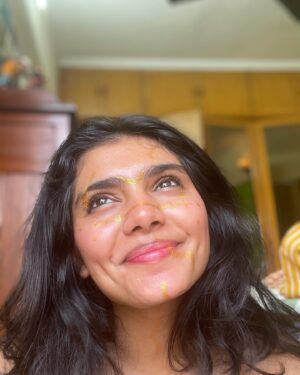 Leher Khan Instagram - Well you told me about my flaws and I thought to paint them gold. Only so you could see them clearly. ✨