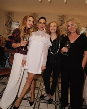 Leonor Varela Instagram - Cumplir 52 años celebrando y rodeada de amor es el mejor regalo que puedo pedir 🥹💐🎈Me siento profundamente afortunada y agradecida de cerrar un ciclo que me desafió e hizo crecer, y en el cual cumplí metas y me dejé sorprender por la vida 🤍
Gracias por recibirme una vez más @hotelbidasoa por la belleza @laflorerachile y el mejor espacio y servicio @casasanzb 💗 
Y gracias a TODOS UDS por estar aquí, y mandarme sus mensajes y cariño!! Amo celebrarme en mi país 🥹🇨🇱
.
.
Turning 52 years surrounded by love is the best gift I could ask for 🥹💐🎈I feel so blessed and grateful to close a cycle that challenged me to grow and change, where dreams where realized and I allowed life to surprise me🤍

And thanks to all of YOU for your sweet messages and wishes!! 🥳