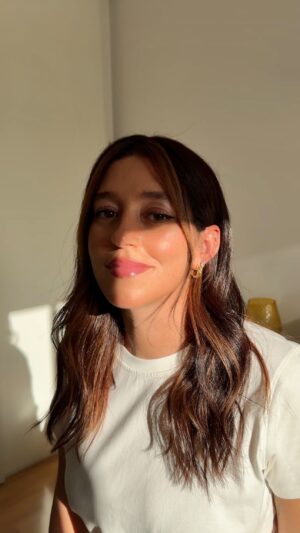 Leticia Siciliani Instagram - LLEGÓ EL MOMENTO 🫣
Alguien más con nostalgia de las “mechitas” 🥹? 
🤭🤭🤭
Bancan el cambio? 💇🏻‍♀️🤎
