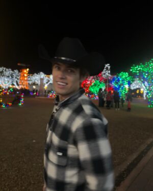 Lexi Brumback Instagram - Merry Christmas & happy holidays from Texas ❄️🤠🎄🎅🏽✨💚