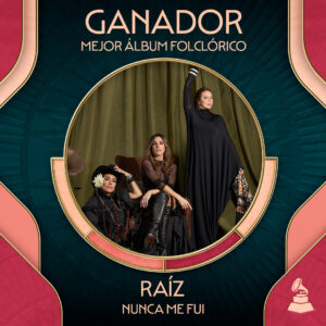 Lila Downs Instagram - Gracias a los @latingrammys y a todos los que creen en la música que viene de la #Raíz. A 𝗠𝗲́𝘅𝗶𝗰𝗼, 𝗔𝗿𝗴𝗲𝗻𝘁𝗶𝗻𝗮 𝘆 𝗘𝘀𝗽𝗮𝗻̃𝗮 que nos hermana la tradición… ¡𝐐𝐮𝐞́ 𝐯𝐢𝐯𝐚 𝐞𝐥 𝐟𝐨𝐥𝐜𝐥𝐨𝐫𝐞!

#LatinGrammys #Raiz #NuncaMeFui #ProyectoRaiz #SoledadPastorutti #LilaDowns #NiñaPastori #RaízNuncaMeFui #RaízMúsica