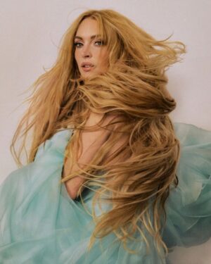 Lindsay Lohan Instagram - Had a lovely time on this shoot! Thank you @gregswalesart and my team for a fun day and everyone at @alexa_nypost 

Stylist: @anahitaglitters
Hair:  @daniellepriano
Makeup: @kristoferbuckle 
Nails: @enamelle 
Photo Editor: @jessicahober
Talent Booker: @thelifeofthepatty
Writer: @Sarafstewart
Fashion Assistants: @jena_beck, @megpowerss, kruserkristi
On-Set Assistant: @t_christine_531