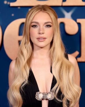Lindsay Lohan Instagram - 🤫 #ourlittlesecret out on @netflix November 27! ❤️⭐️