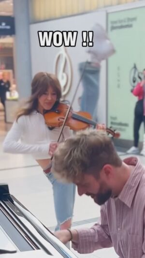 Lindsey Stirling Instagram - I met @lindseystirling at the supermarket 😱😱

Today I was playing Carol of the Bells in Cracow when suddenly Lindsey Stirling asked me to join with her violin!! What a special moment ❤️🎻

Thank you @steinway_piano_gallery_poland for putting a piano there 🎹

#carolofthebells #lindseystirling #piano #violin #publicpiano