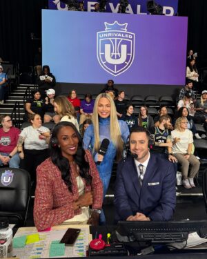 Lisa Leslie Instagram - Tonight was EPIC! @unrivaledbasketball has changed the game! It wasn’t perfect, but we got off to a heck of start! I loved every minute with my squad @bj_glash @allie.laforce on @tntsportsus  One for the books🏀