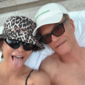 Lisa Rinna Instagram - 🌴🌈🏖️☀️👙🍔