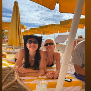 Lisa Rinna Instagram - 🌴🌈🏖️☀️👙🍔