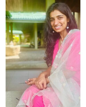 Lisha Chinnu Instagram - Sometimes, all you need is a pop of pink and a touch of desi flair to feel connected, no matter where you are!”