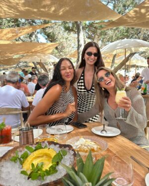 Liz Cambage Instagram - year of the dragon has been so good to me ❣️🐉✨ 2025 I’m excited to see what you have in store 🙂‍↔️🙂‍↔️🙂‍↔️