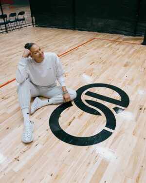 Liz Cambage Instagram - year of the dragon has been so good to me ❣️🐉✨ 2025 I’m excited to see what you have in store 🙂‍↔️🙂‍↔️🙂‍↔️