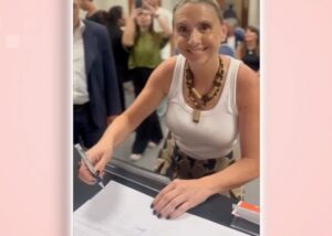 Liz Solari Instagram - Se proclamó la Declaración de Buenos Aires sobre la Personalidad Jurídica de los Animales No Humanos. 📣🙌❤️🐾

Este trabajo conjunto entre la ONG SINTIENTES y la Universidad Nacional de Lomas de Zamora logró la aprobación de una declaración académica e histórica para los animales en América Latina. 

Este documento se alinea con la Declaración de Cambridge (Reino Unido, 2012) y la Declaración de Toulon, (Francia, 2019), las cuales sostienen que, según el rigor científico, los animales son seres conscientes y merecen un estatus jurídico que refleje esta realidad.

Agradecemos a las autoridades de la Universidad, a los jueces, docentes, especialistas y a las ONG que estuvieron presentes en este momento histórico. 🙏

Y agradecemos especialmente el apoyo y la presencia del Dr. Philip Low, neurocientífico y autor de la Declaración de Cambridge.

📝 Podés leer la Declaración de Buenos Aires en nuestra WEB sintientes.org

✍️ Además, te invitamos a firmar y compartir la petición de #LeySintientes en change.org/leysintientes para que los animales sean declarados sintientes y sujeto de derecho en Argentina.

#DeclaracionDeBuenosAires #UNLZ #DerechosAnimales #SintienciaAnimal

.

The Buenos Aires Declaration on the Legal Personality of Non-Human Animals was proclaimed. 📣🙌❤️🐾

This joint effort between the NGO SINTIENTES and the National University of Lomas de Zamora achieved the approval of an academic and historical declaration for animals in Latin America.

This document aligns with the Cambridge Declaration (United Kingdom, 2012) and the Toulon Declaration (France, 2019), which affirm, based on scientific rigor, that animals are sentient beings and deserve a legal status that reflects this reality.

We thank the neuroscientist and the Cambridge Declaration author, Dr. Philip Low for his presence and support.

📝 You can read the Buenos Aires Declaration at sintientes.org

✍️ We also invite you to sign and share the #SentientLaw petition on change.org/leysintientes so that animals are declared sentient beings and subjects to law in Argentina.

#BuenosAiresDeclaration #AnimalRights #AnimalSentience