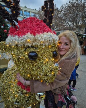 Loana Petrucciani Instagram - Bientôt Noël 🎄 🙂❤️❤️❤️ j’ai hâte 🥰🥰🥰bisous #picoftheday #pictureoftheday #portrait #loana #beauty #celebrity #frenchgirl #miroir #naturalmakeup #loveyou #influenceuse #romantic #women #selfie #love #heart #sweet #friends #blondebombshell #noel