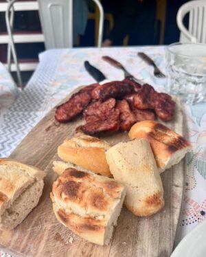 Lodovica Comello Instagram - L’ABC di Buenos Aires:

Abbronzatura
Bile in fiamme
Choripan 

✅