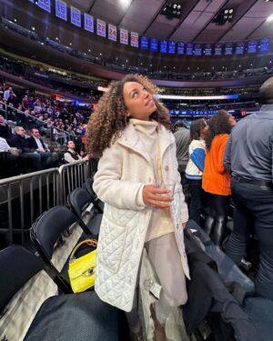 Logan Browning Instagram - nothing like being @thegarden x @nyknicks 🧡🪴💙