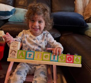 Loren Brovarnik Instagram - The holiday szn. ✡️🕎🎗️
#thebrovbunch #chanukah #chagsameach #homemade #toddlerlife #proudjew 

@becs2730 coming in strong with the personalized menorahs! 🙌🏼