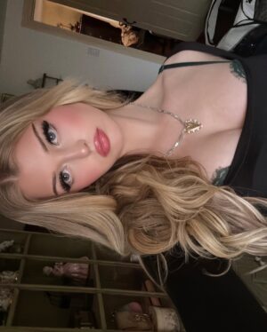 Loren Gray Instagram - so excited to finally share that I am now on @passes!! can’t wait to share more bts moments of my life with you <3