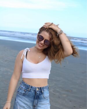 Lorena Queiroz Instagram - Objetivo: tirar foto 
Obstáculo: o vento