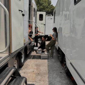 Lorenza Izzo Instagram - And that’s a wrap on El 🐈‍⬛ !! Tremendazo crew y elenco ❤️ hermoso 🇲🇽