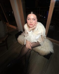 Actress Louane Emera HD Photos and Wallpapers January 2025