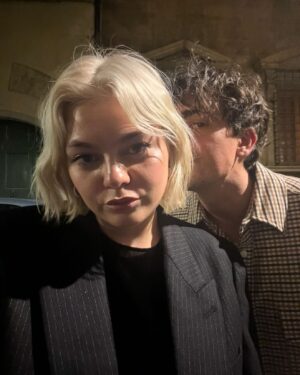 Louane Emera Instagram - 2024 et mes milles couleurs de cheveux. Va voir la dernière slide si tu veux voir par quoi je suis passée pour enlever le rouge ptdr ♥️