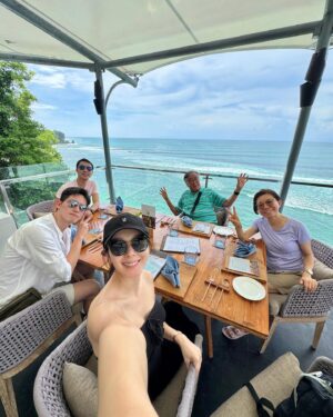 Louisa Mak Instagram - My last trip as the baby of the family! 🥹❤️ 

#babymoon #birthdaytrip #bali 

@makhosiukuen 
@simoncsmak 
@mak.san 
@keithshing_